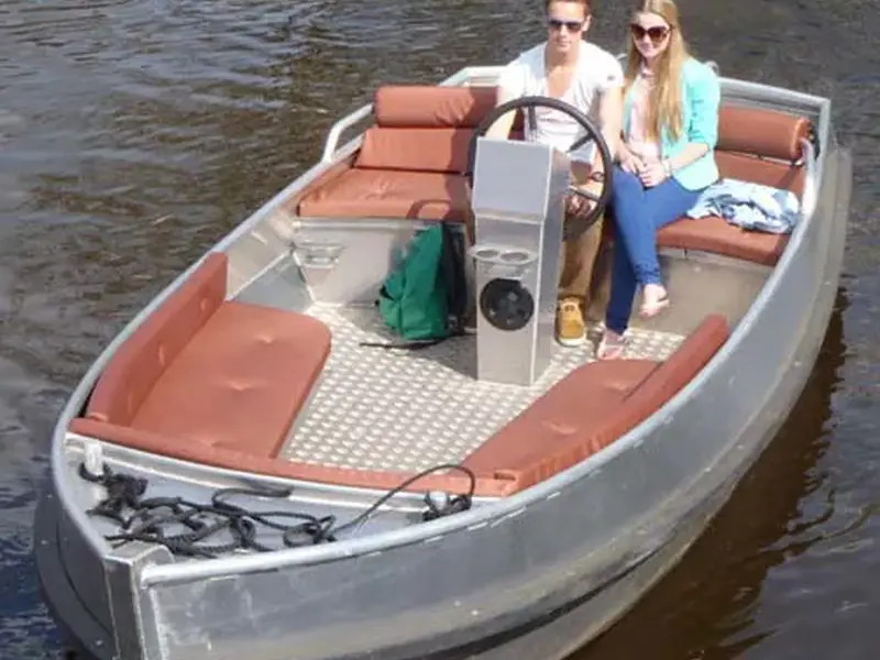 Promenade en bateau en soirée à Giethoorn