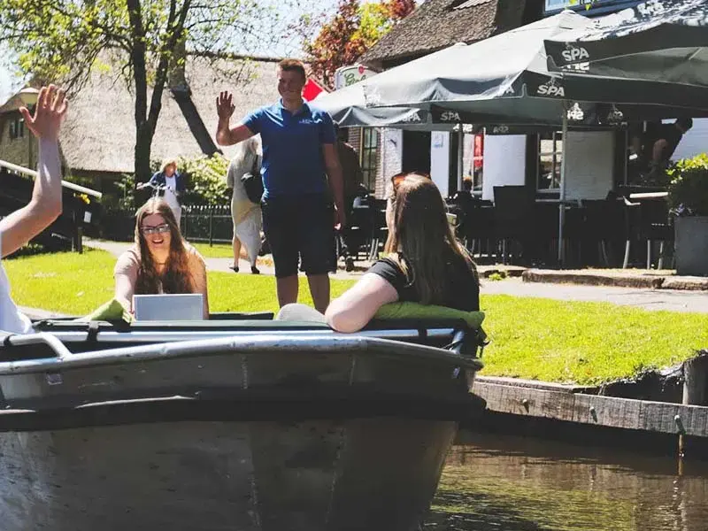 Sloep (8) avec plateau apéritif & skipper