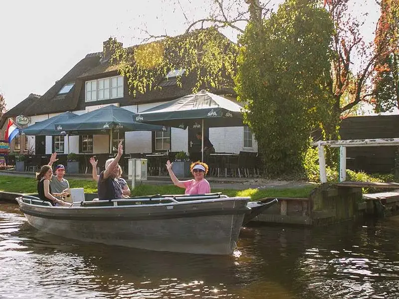 Sloep (4) avec plateau apéritif & skipper